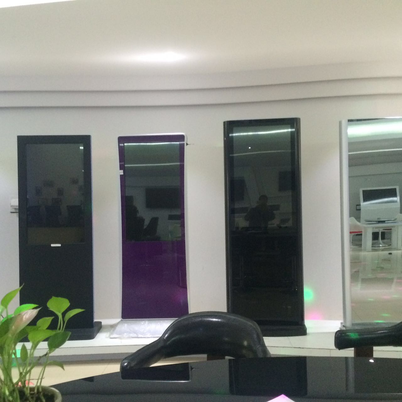 多媒体触摸显现屏一体机